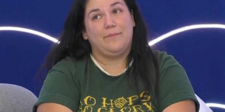 Αφροδίτη Γεροκωνσταντή στο κρεβάτι μόνο με το… σεντόνι της![Αποκαλυπτική Φωτό]