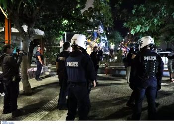 Alldaynews.gr Διοργάνωσαν υπαίθριο κορονοπάρτι στον Άλιμο – Επέμβαση της αστυνομίας και προσαγωγές (pics, vids)
