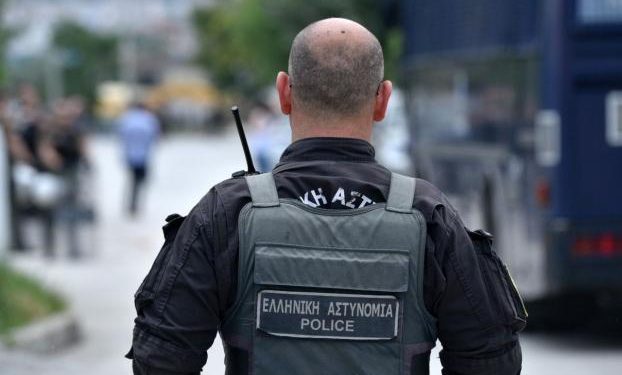 Ενέδρα και εκτέλεση σε Κέντρο Υγείας – Υπάλληλος δέχεται σφαίρες μέσα στο αμάξι