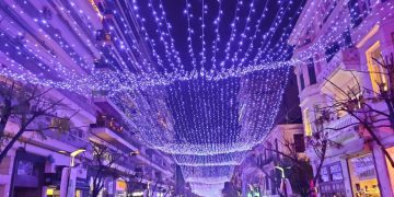 Alldaynews.gr Θεσσαλονίκη: Εντυπωσιάζει ο μπλε “ουρανός” στον πεζόδρομο της Αγίας Σοφίας (pics)