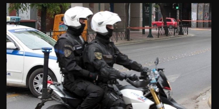 Αστυνομικοί παρακολουθούσαν έμπορο Ναρκωτικών και τράκαραν!