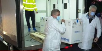 Alldaynews.gr Covid-19: Έφτασαν στην Αθήνα τα πρώτα εμβόλια