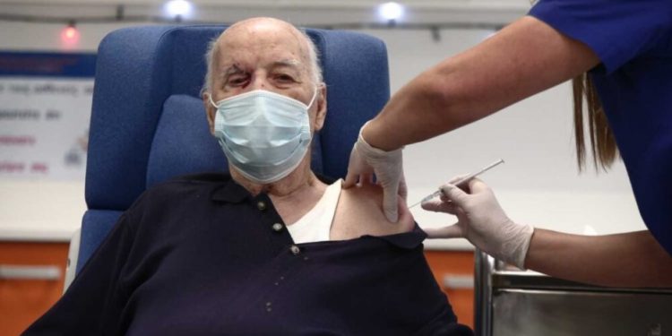 Alldaynews.gr Δήλωση ΣΟΚ του 88χρονου Μιχάλη Γιοβανίδη: «Εμβολιάστηκα εκεί, από βλακεία μου»