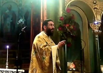 Ιερέας διέκοψε την λειτουργία και κάλεσε όσους δεν φορούσαν μάσκα να βγουν έξω (video)