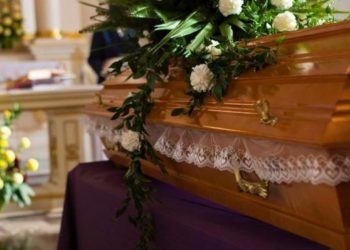 Μακάβριο συμβάν! Μετέφεραν νεκρό 29 ετών στην εκκλησία καθισμένο σε καρέκλα![video]