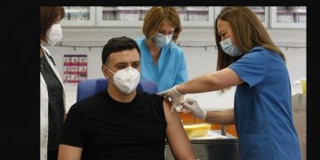 Εμβολιάστηκε ο υπουργός Υγείας Βασίλης Κικίλιας