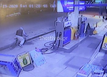 Βίντεο ντοκουμέντο με τον ποδηλάτη που λήστεψε βενζινάδικο στη Θεσσαλονίκη