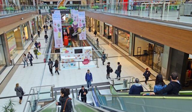 Click away: Δώρο στα μεγάλα εμπορικά κέντρα – Άλλα είπε και άλλα έκανε η κυβέρνηση (Video/ΦΕΚ)