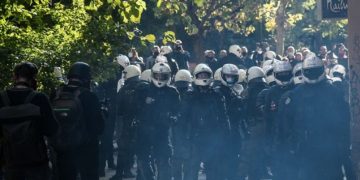 Alldaynews.gr Επέτειος Γρηγορόπουλου: “Στον 6ο όροφο της ΓΑΔΑ έχουν τους συλληφθέντες σαν σαρδέλες – Κρίση επιληψίας ένας από αυτούς”