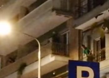 Έγινε και αυτό: Γείτονες τσακώθηκαν και πετούσαν γλάστρες ο ένας στον άλλον