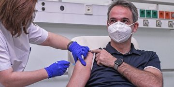 Κυριάκος Μητσοτάκης: «Χαμογελάμε κάτω από τις μάσκες μας»