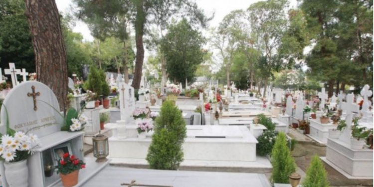 Κάρπαθος: Έκαναν πάρτι σε νεκροταφείο με φωτορυθμικά και μουσική[video]