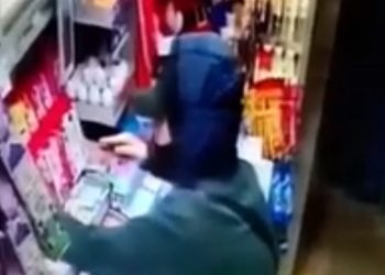 Βίντεο σοκ από απόπειρα ληστείας στην Νέα Σμύρνη – Απειλούσε με μαχαίρι περιπτερά