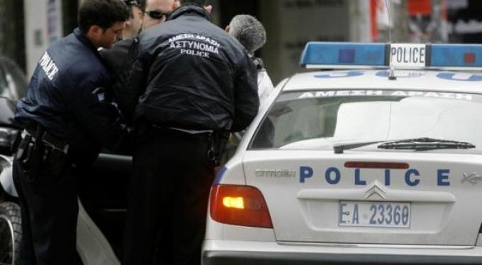 Alldaynews.gr Ξεφεύγει η κατάσταση: Καταστηματάρχης απείλησε με μπαλτά αστυνομικούς που πήγαν για έλεγχο