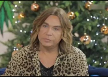 Τρύφωνας Σαμαράς: «Αν μπορούσα δεν θα έλεγα στους γονείς μου για τη σεξουαλικότητά μου»