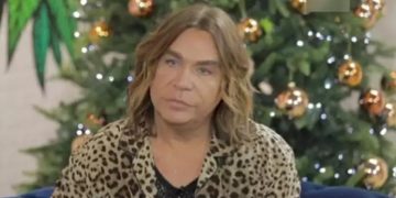 Τρύφωνας Σαμαράς: «Αν μπορούσα δεν θα έλεγα στους γονείς μου για τη σεξουαλικότητά μου»