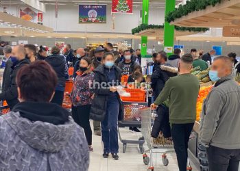 Εικόνες συνωστισμού σε σούπερ μάρκετ της Θεσσαλονίκης (φωτο)