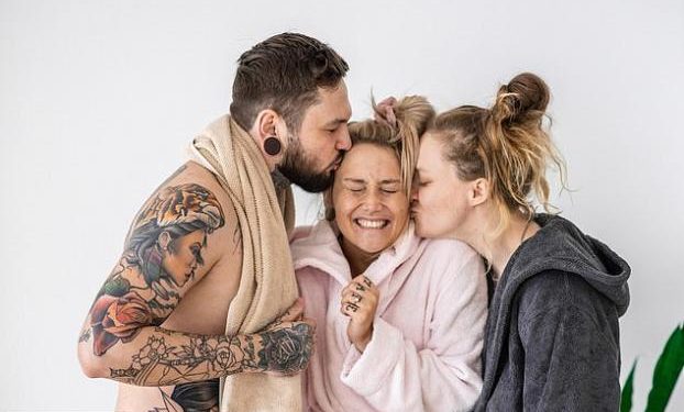 Alldaynews.gr Πολυερωτική σύζυγος αρραβωνιάζεται γυναίκα, και ο άντρας της δηλώνει ευτυχισμένος παρότι δεν θα κάνει s3x με το νέο μέλος της… οικογένειας (pics)