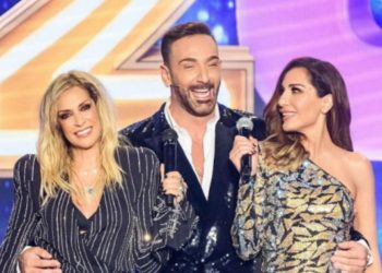 Πόσες Χιλιάδες Ευρώ πήρε η Άννα Βίσση για το J2US και την αγκαλιά με την Βανδή!