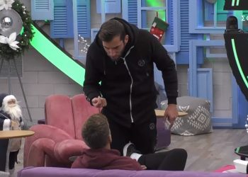 Απίστευτο στιγμιότυπο στο reality του ΣΚΑΙ: Ο Δημήτρης Κεχαγιάς «πούλησε τσαμπουκά»