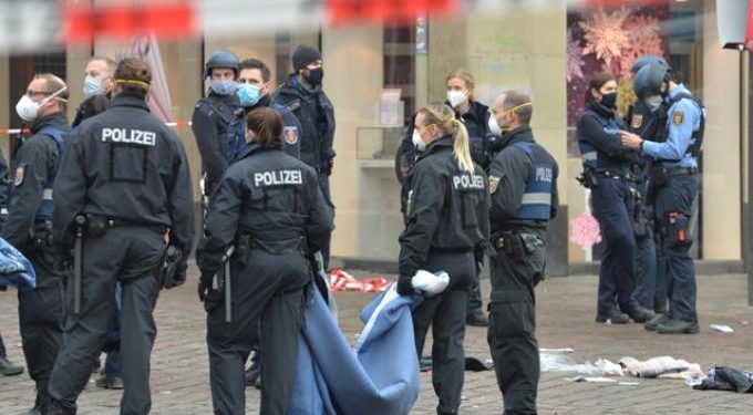 Συγκλονισμένη η οικογένεια του Έλληνα οδοντιάτρου στην πόλη Τρίερ που έχασαν το μωράκι τους