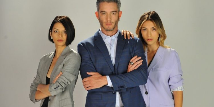 8 Λέξεις: Ο διάλογος πρωταγωνιστών που μας άφησε άφωνους!