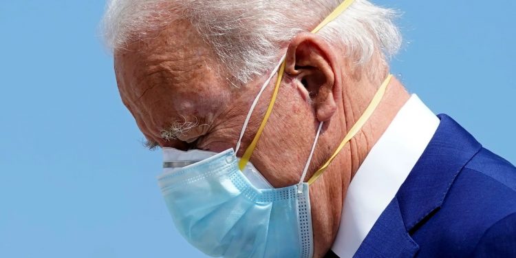 Alldaynews.gr Ο Τζο Μπάιντεν με διπλή μάσκα για προστασία από τον Κορονοϊό