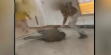 Το Βίντεο-Ντοκουμέντο με τον άγριο ξυλοδαρμό του σταθμάρχη του Μετρό – Ψάχνουν να βρουν τους αρνητές μάσκας