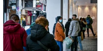 Alldaynews.gr Τι κρύβεται πίσω από το «ξέφρενο» άνοιγμα της αγοράς