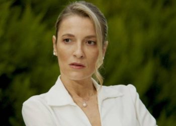 Έξαψη-Spoiler: Μια παλιά κλήση στο κινητό της Βίκυς προκαλεί υποψίες