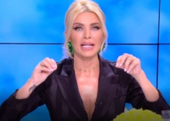 Ο πατέρας της Καινούργιου της “την είπε” για το ντεκολτέ On Air!! “Γιατί φοράς αυτό;”, “Είναι πολύ ανοιχτό”