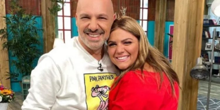 Alldaynews.gr Δανάη Μπάρκα: “Προκαλώ την Μαίρη και τον Νίκο να είμαι η νονά του παιδιού τους”