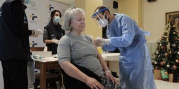 Alldaynews.gr Την Δευτέρα 11/01 αρχίζει ο εμβολιασμός 100.000 πολιτών άνω των 85 ετών