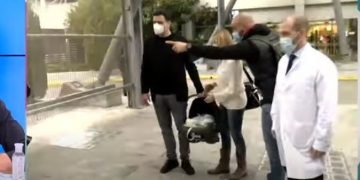 Alldaynews.gr Αυτός είναι ο λόγος που η Τζένη Μπαλατσινού και ο “Μικρός Κικίλιας” παρέμειναν τόσες μέρες στο μαιευτήριο