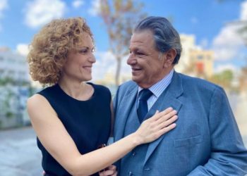 8 Λέξεις: Άγριος τσακωμός Άκη και Αποστολίας – «Τι είμαι; Καμία πληρωμένη γκόμενα;»