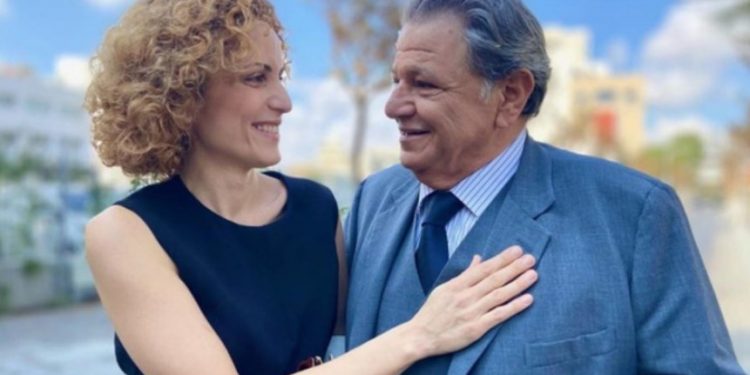 8 Λέξεις: Άγριος τσακωμός Άκη και Αποστολίας – «Τι είμαι; Καμία πληρωμένη γκόμενα;»