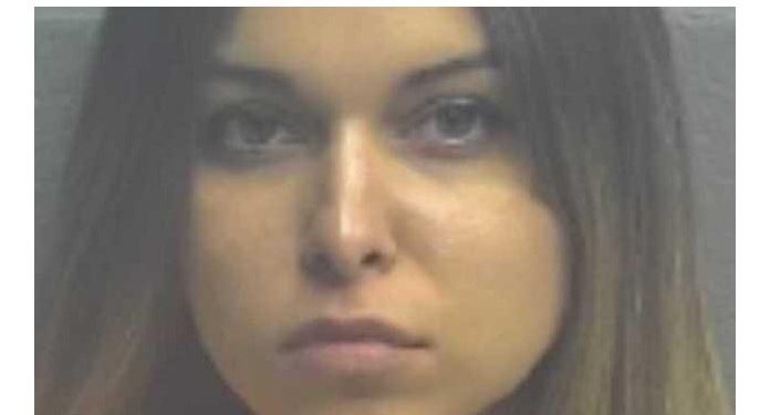 Alldaynews.gr Νεαρή Δασκάλα κατηγορείται ότι βίασε 15χρονο μαθητή της – Του έστελνε και γυμνές φωτογραφίες της