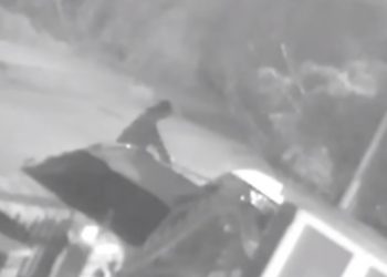 Θεσσαλονίκη: Σε κατάσταση αμόκ, νεαρός σπάει με ρόπαλο έξι αυτοκίνητα![video]