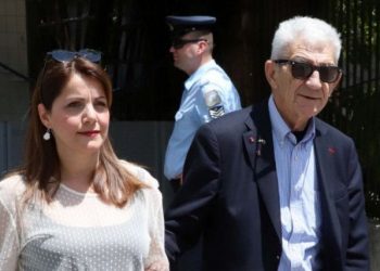 Χώρισε στα 78 του χρόνια ο Γιάννης Μπουτάρης από τη νεαρή Μαρία Ιωαννίδου