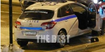 Περιπολικό πήγαινε σε κλοπη και “καρφώθηκε” σε φανάρι