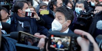 Alldaynews.gr Ραγδαίες εξελίξεις στην Ιταλία: Παραιτήθηκαν υπουργοί του Ρέντσι-Ψήφος εμπιστοσύνης ή παραίτηση οι επιλογές Κόντε