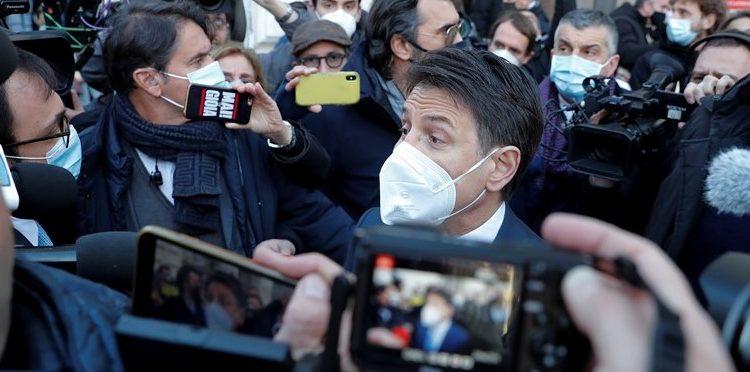 Alldaynews.gr Ραγδαίες εξελίξεις στην Ιταλία: Παραιτήθηκαν υπουργοί του Ρέντσι-Ψήφος εμπιστοσύνης ή παραίτηση οι επιλογές Κόντε