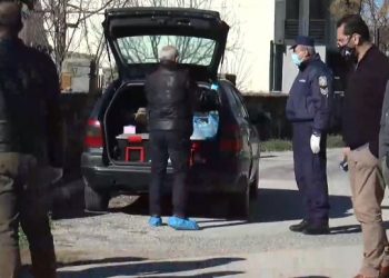 Ο Ανιψιός και οι γείτονες τα Κτήνη που Σκότωσαν τον άτυχο άντρα μπροστά στην δεμένη γυναίκα του[video]