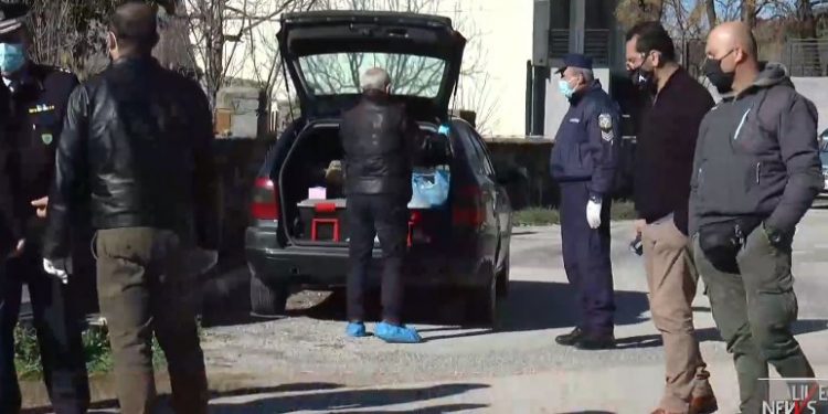 Ο Ανιψιός και οι γείτονες τα Κτήνη που Σκότωσαν τον άτυχο άντρα μπροστά στην δεμένη γυναίκα του[video]