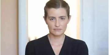 Άγριες Μέλισσες: “Παγώνουν” όλοι με την απρόσμενη κίνηση της Ελένης!