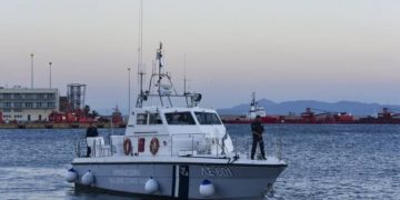 Alldaynews.gr Τήνος: Συνελήφθη Ρώσος κυβερνήτης ιστιοφόρου-Το σκάφος είχε κλαπεί από το Τσεσμέ της Τουρκίας