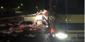 “Βγήκαν τα ψάρια στη στεριά” μετά απο τροχαίο![Απίστευτες Εικόνες]