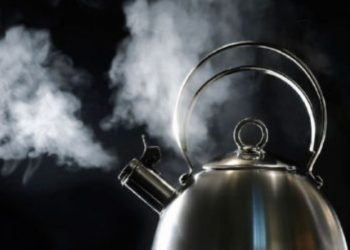 Έκαψε με βραστό νερό στη σύζυγό του επειδή τον ξύπνησε[photos]