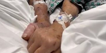 Κορονοϊός: Ζευγάρι παντρεμένο 70 χρόνια πέθανε κρατώντας σφιχτά το χέρι ο ένας του άλλου