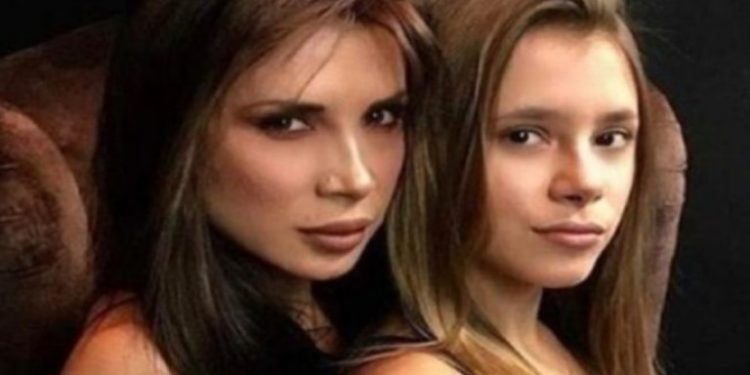 Τρέλανε το tik tok με το τσιφτετέλι της η κόρη της Πάολα! Τύφλα να έχει η μαμά[video]